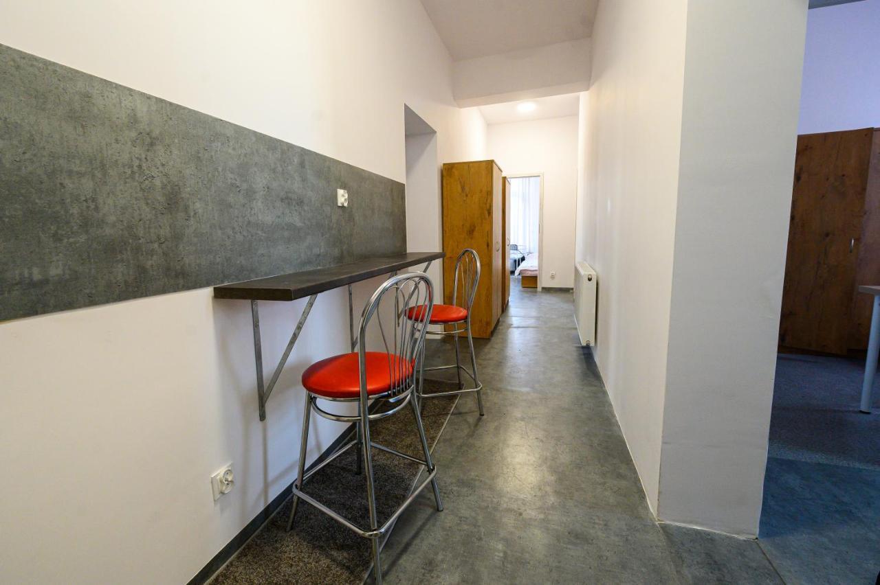 Hostel Mru